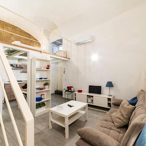 Studio Lit King-Size
